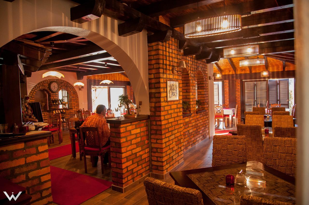 Hotel Dvor Bijelo Polje Exterior foto